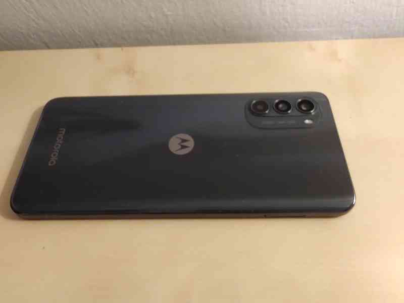 Mobilnì telefon Motorola za 2700 Kč - foto 8