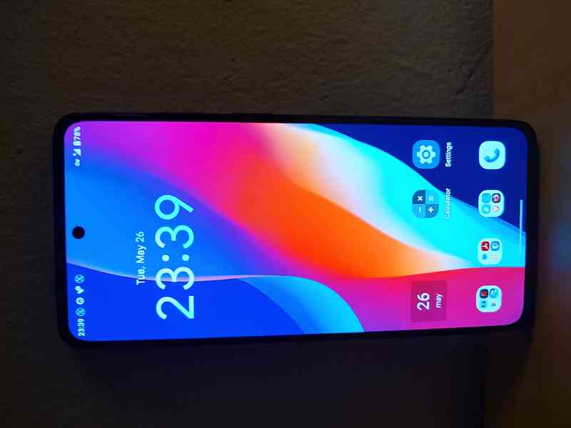 Mobilnì telefon Motorola za 2700 Kč - foto 4