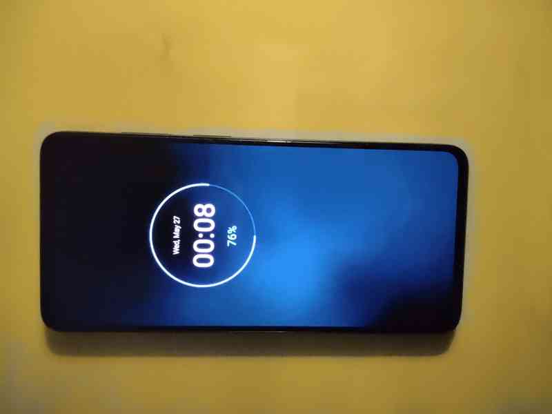 Mobilnì telefon Motorola za 2700 Kč - foto 10