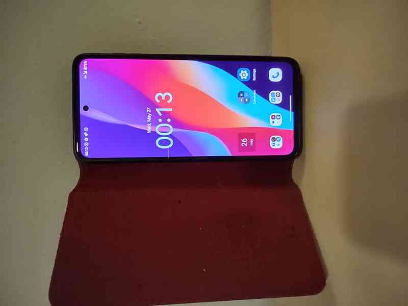 Mobilnì telefon Motorola za 2700 Kč - foto 2