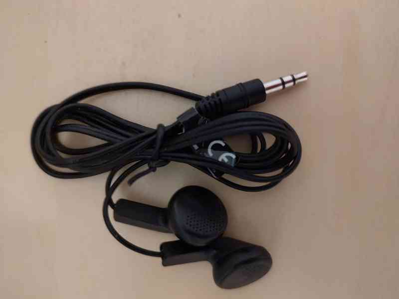 Mobilnì telefon Motorola za 2700 Kč - foto 12