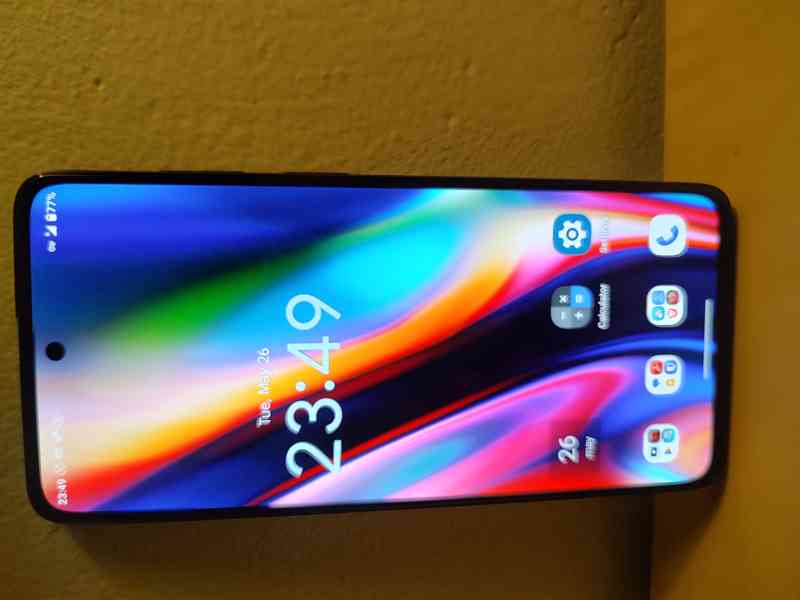 Mobilnì telefon Motorola za 2700 Kč - foto 5