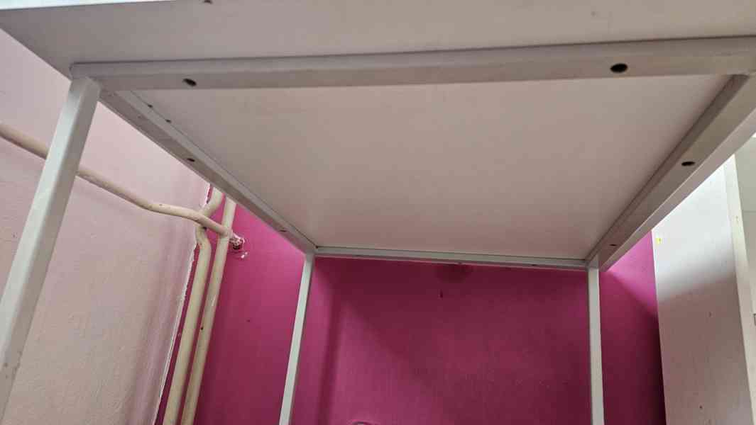 Stůl 90x70x73 a skříňka 70x34x85  - foto 2