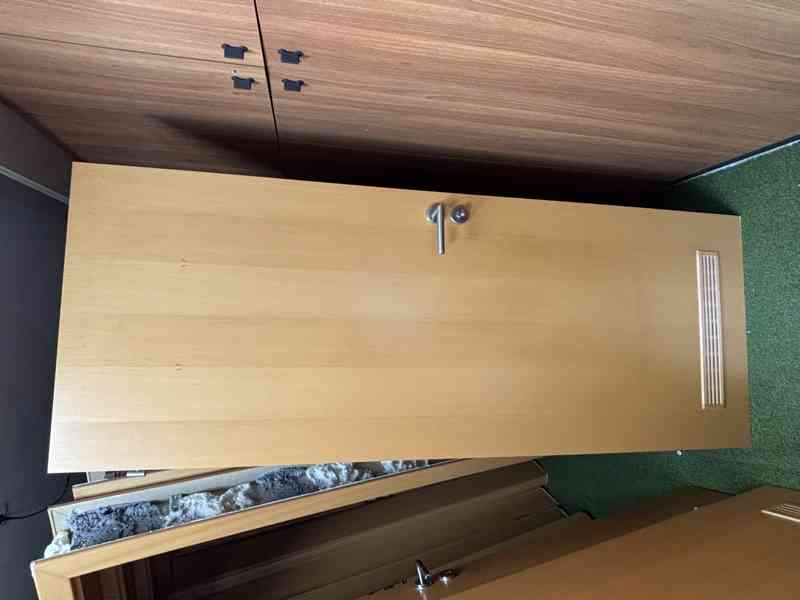 Interiérové dveře Sapeli včetně kování a zárubní  - foto 4