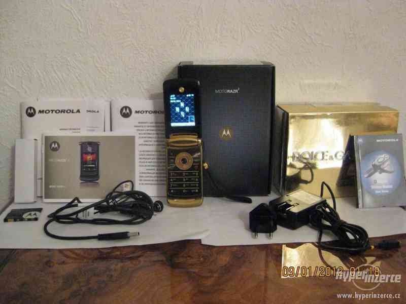 MOTOROLA Razr2V8 Gold+SIM karta ZDARMA!!! - foto 1