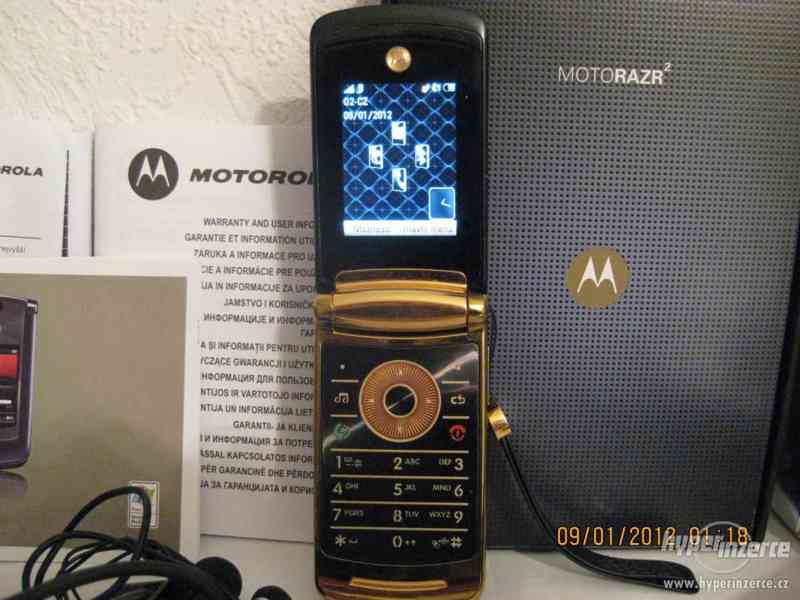 MOTOROLA Razr2V8 Gold+SIM karta ZDARMA!!! - foto 2