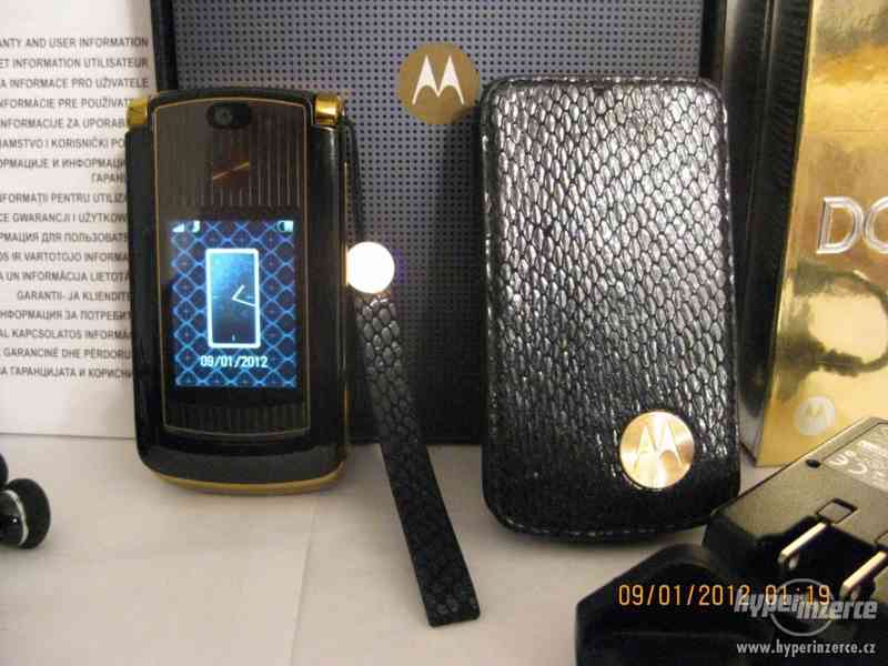 MOTOROLA Razr2V8 Gold+SIM karta ZDARMA!!! - foto 3
