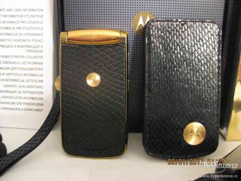 MOTOROLA Razr2V8 Gold+SIM karta ZDARMA!!! - foto 4