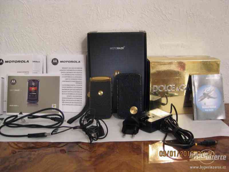 MOTOROLA Razr2V8 Gold+SIM karta ZDARMA!!! - foto 5