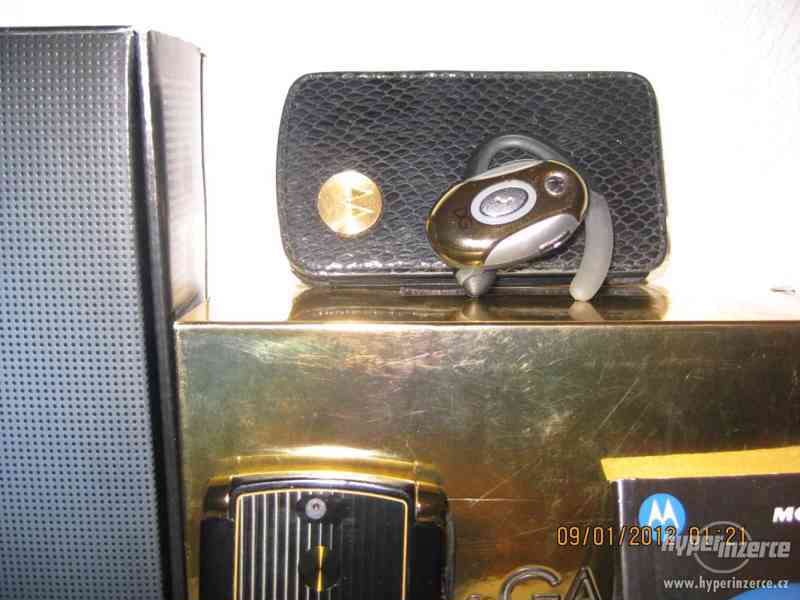 MOTOROLA Razr2V8 Gold+SIM karta ZDARMA!!! - foto 6