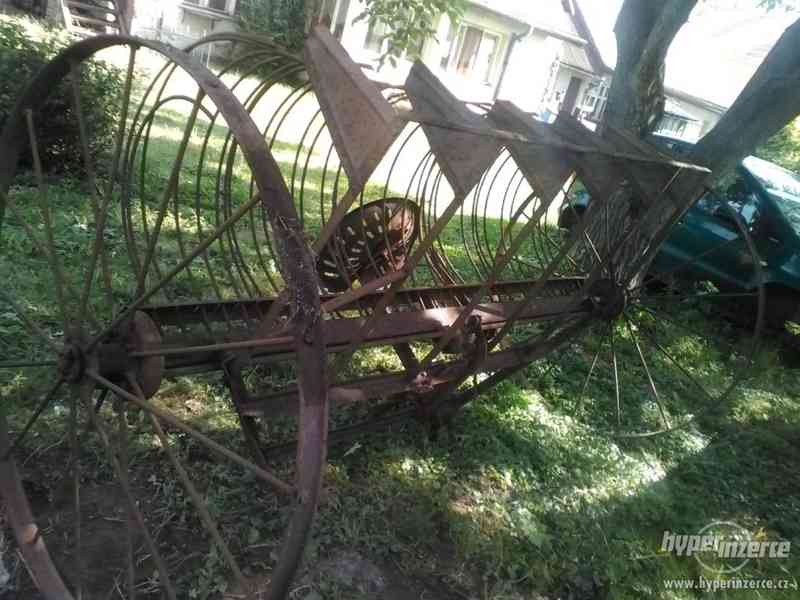 starý zemědělský stroj - foto 2