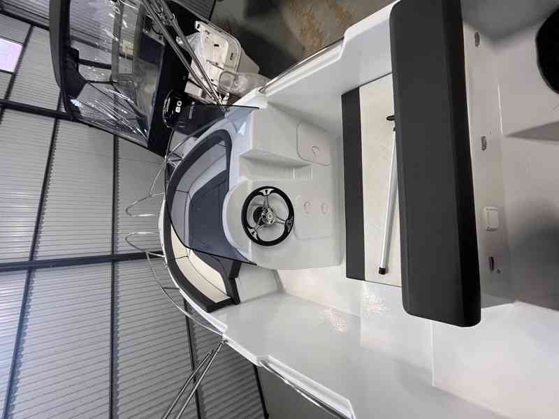 Nový motorový člun Giant 475 Sport+MOTOR - foto 13