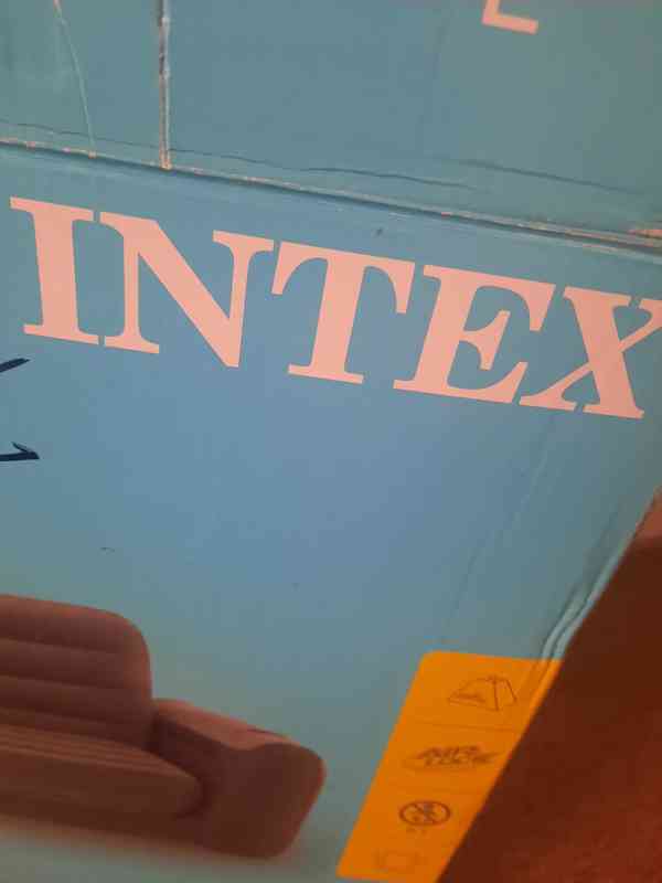 Nafukovací gauč Intex