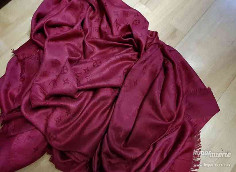 Rudý šátek LV Louis Vuitton - foto 1