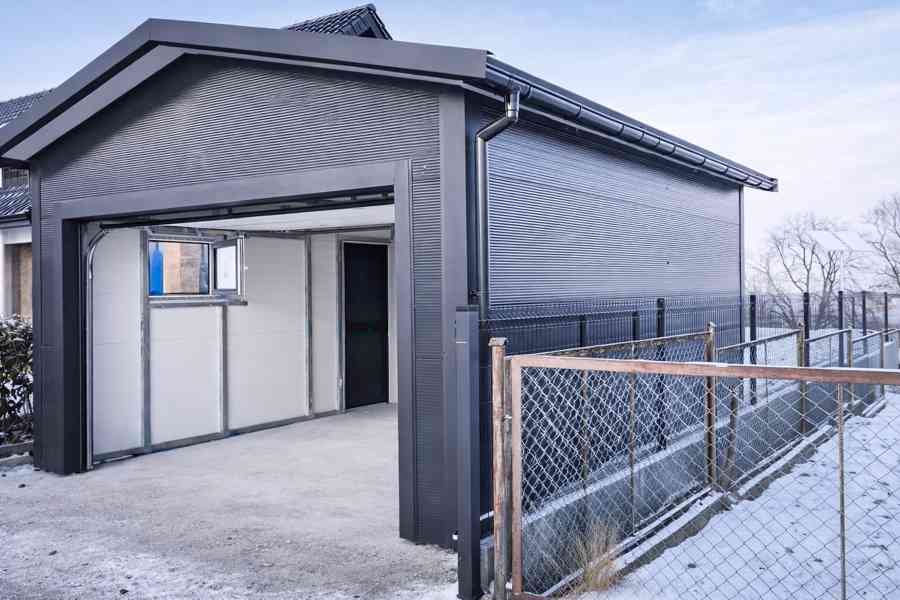 Zateplená garáž 4,5 x 5,5 m - foto 3