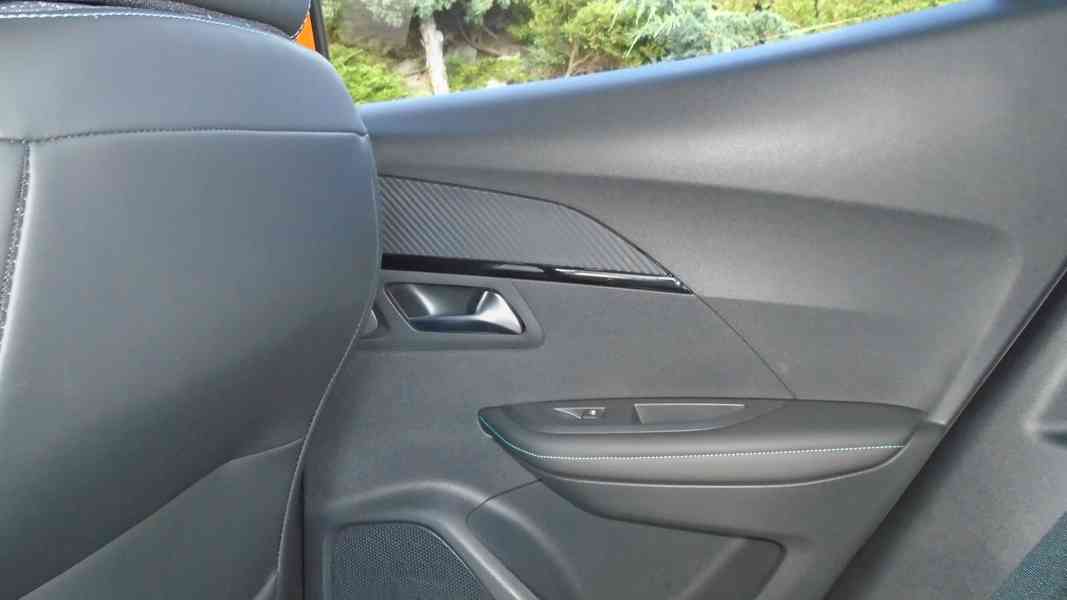 PEUGEOT 2008 Allure 1.5 BlueHDi 81Kw - foto 32
