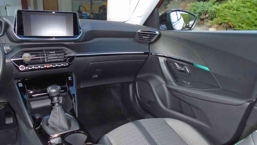 PEUGEOT 2008 Allure 1.5 BlueHDi 81Kw - foto 31