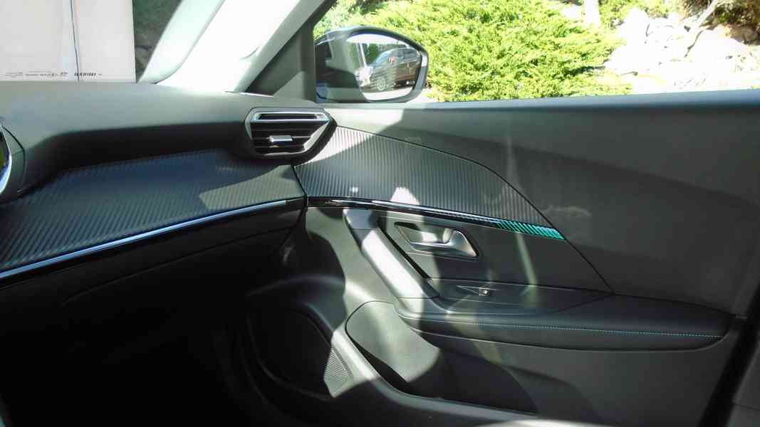 PEUGEOT 2008 Allure 1.5 BlueHDi 81Kw - foto 60