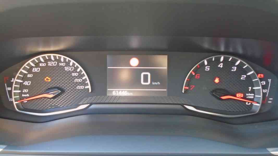 PEUGEOT 2008 Allure 1.5 BlueHDi 81Kw - foto 59
