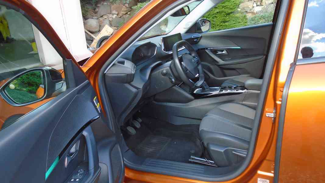 PEUGEOT 2008 Allure 1.5 BlueHDi 81Kw - foto 17