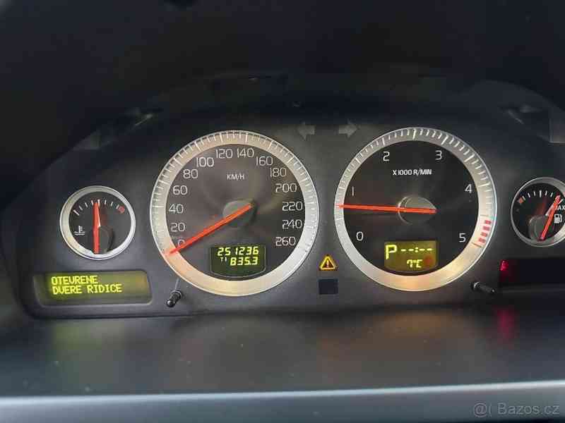 Volvo XC90 2,4 - foto 17