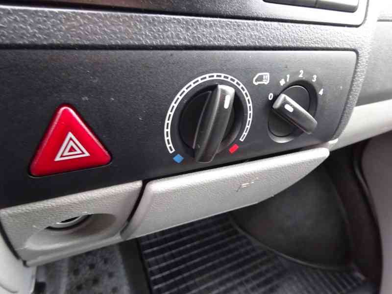 VW Transporter 2.0 TDI 4x4 r.v.2010 (103 kw) Koup.ČR - foto 12