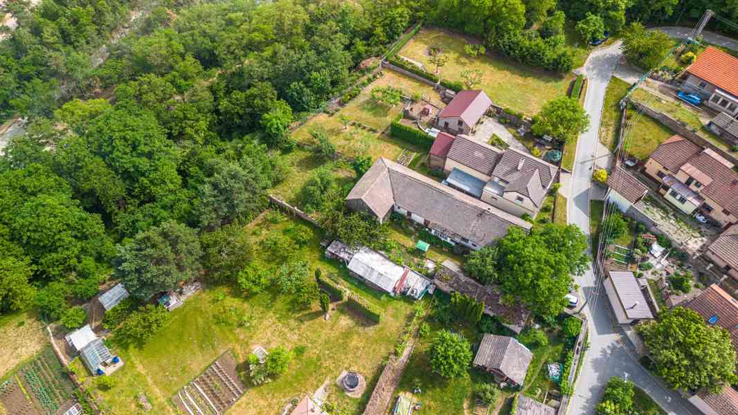 Prodej domu/chalupy 2+1 s hospodářskými budovami, Chvaletice - foto 4