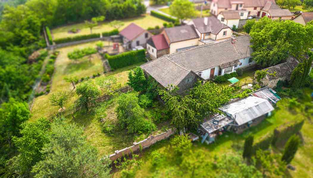 Prodej domu/chalupy 2+1 s hospodářskými budovami, Chvaletice - foto 3