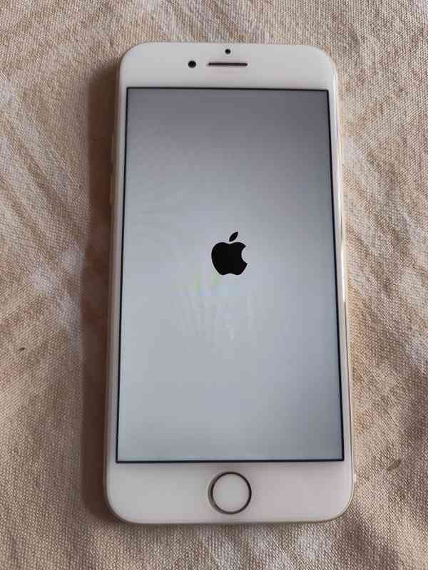 Mobilní dotykový telefon iPhone 7 128GB zlatý - foto 3