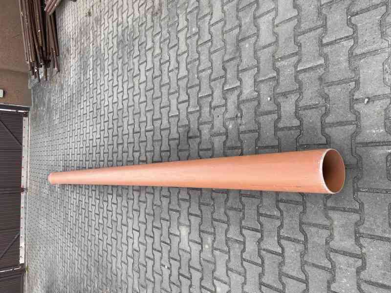 Kanalizační trubka PVC 5,2 m – levně