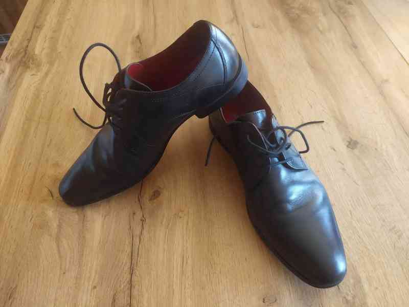Oblek (vel. L) + společenské boty (42-43), jako nové - foto 6