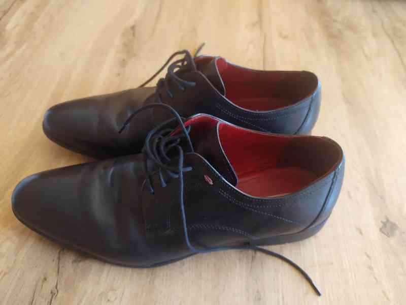 Oblek (vel. L) + společenské boty (42-43), jako nové - foto 9