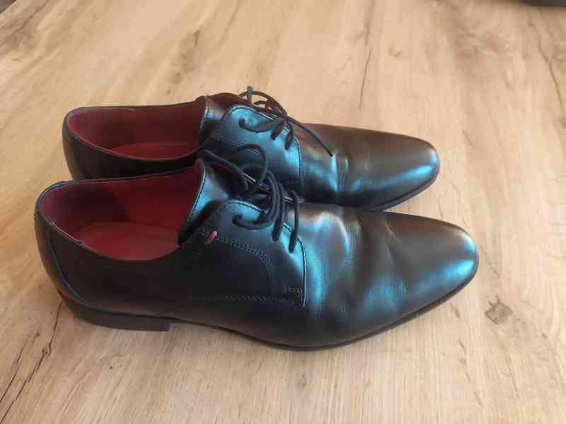 Oblek (vel. L) + společenské boty (42-43), jako nové - foto 8