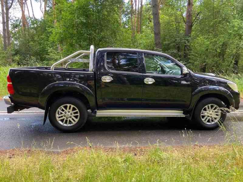 Toyota Hilux 2,5 D4D Life 4x4 106kw - foto 3