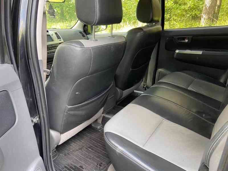 Toyota Hilux 2,5 D4D Life 4x4 106kw - foto 8