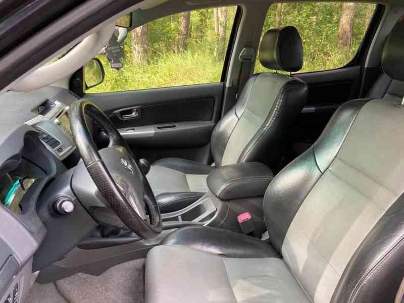 Toyota Hilux 2,5 D4D Life 4x4 106kw - foto 12