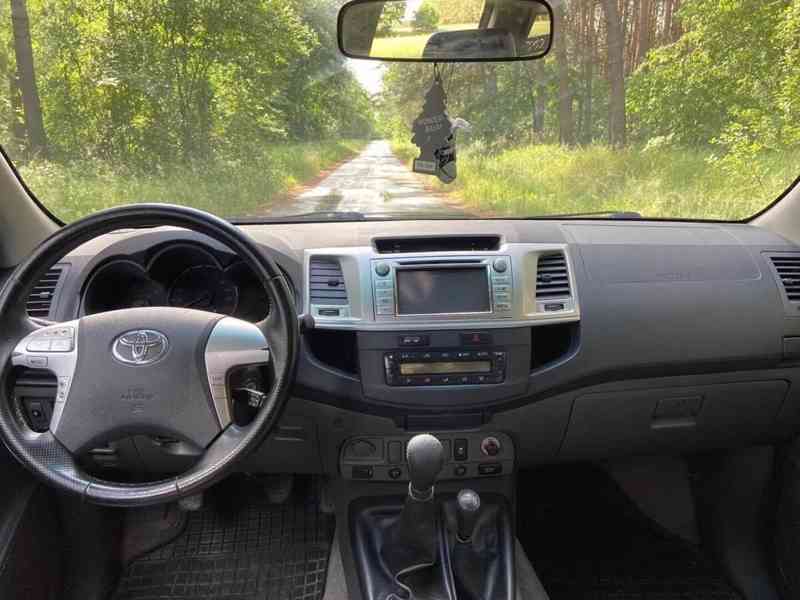 Toyota Hilux 2,5 D4D Life 4x4 106kw - foto 11