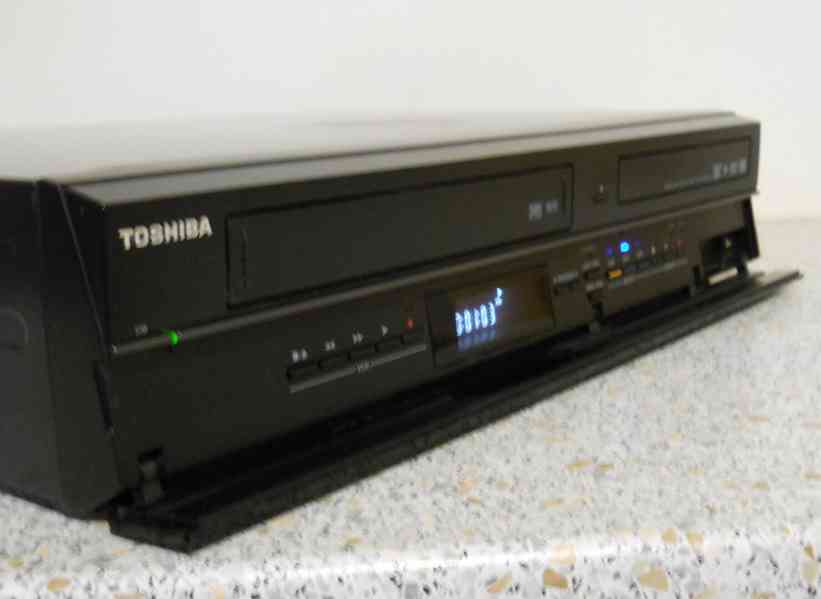 ⚠️DVD-HDD-VHS rekordér TOSHIBA RD-XV50 - foto 4