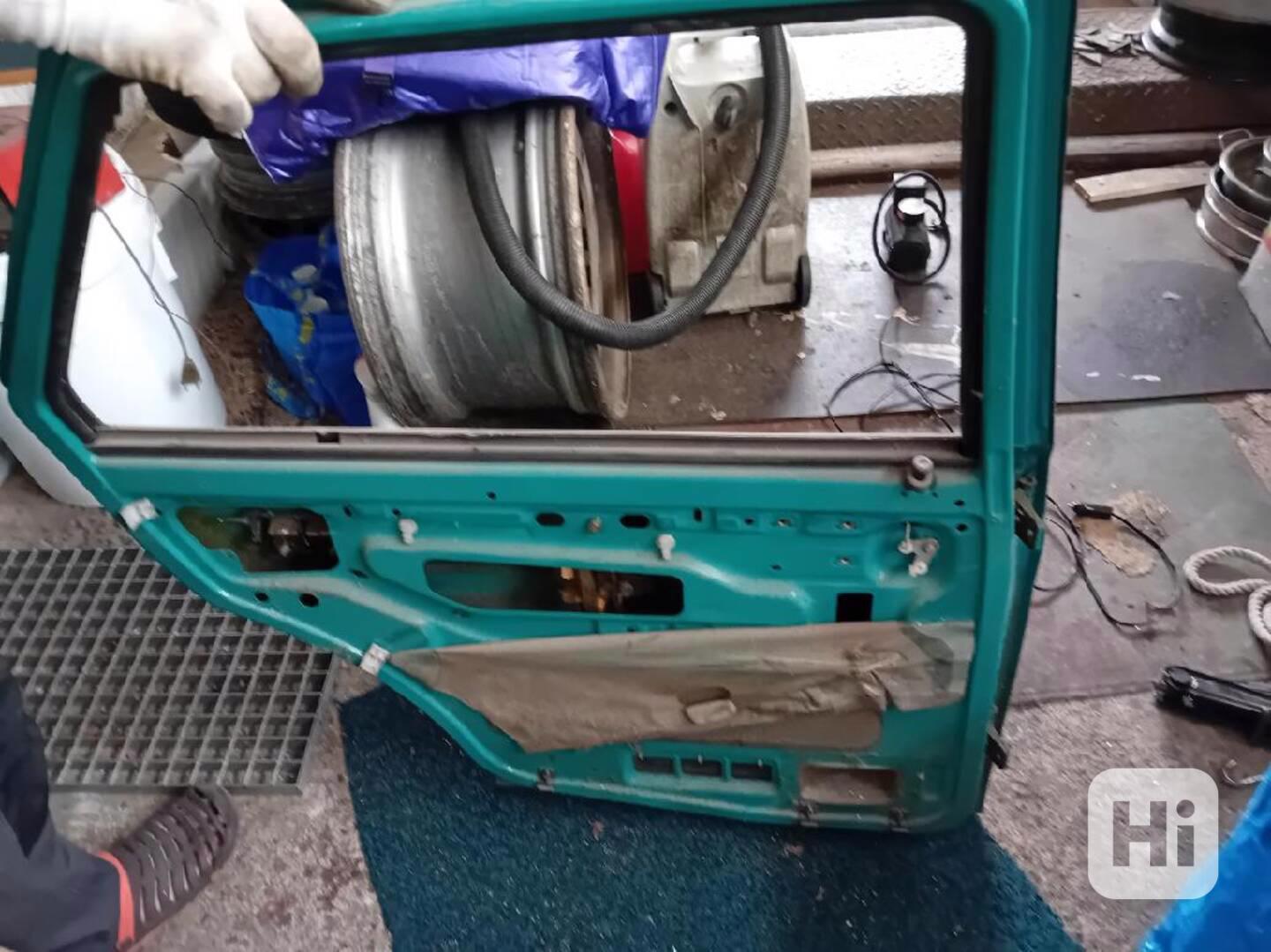 Prodám zadní L a P dveře ke Škoda Favorit - foto 1