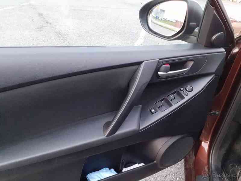 Mazda 3 1,6   benzin - foto 11