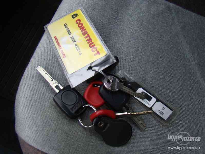 Škoda Fabia 1.4i r.v.2001 (1.Maj.serv.knÍž.ČR) - foto 13