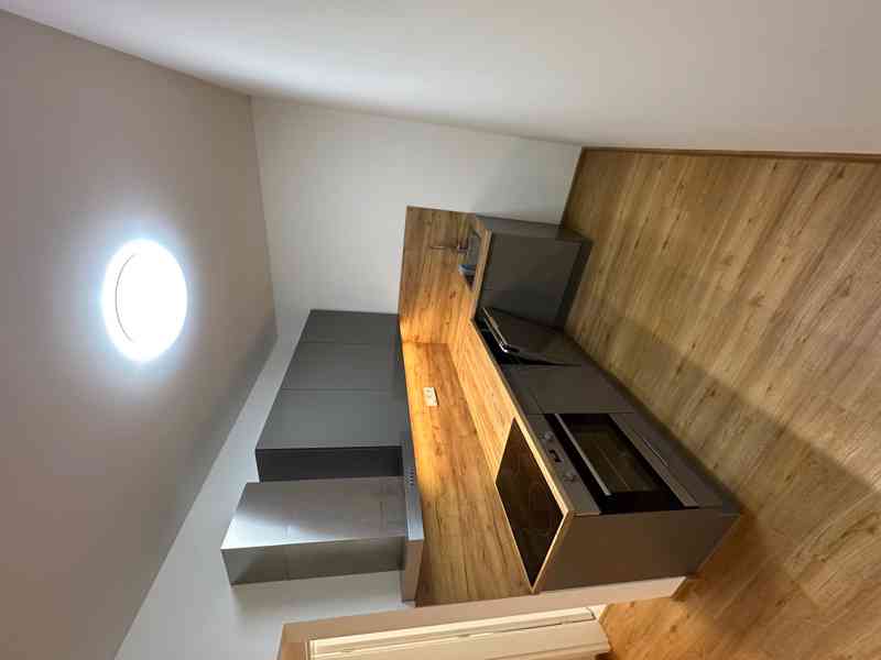 Pronájem bytu 2+kk, 40 m2 Michle výhled do lesa 2patro - foto 7