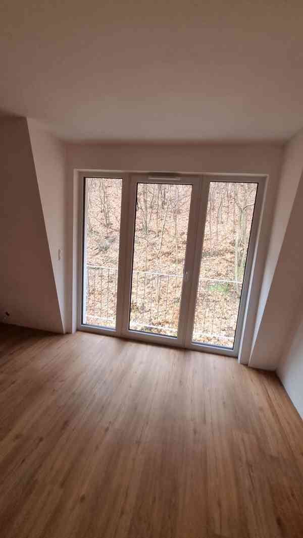 Pronájem bytu 2+kk, 40 m2 Michle výhled do lesa 2patro - foto 3
