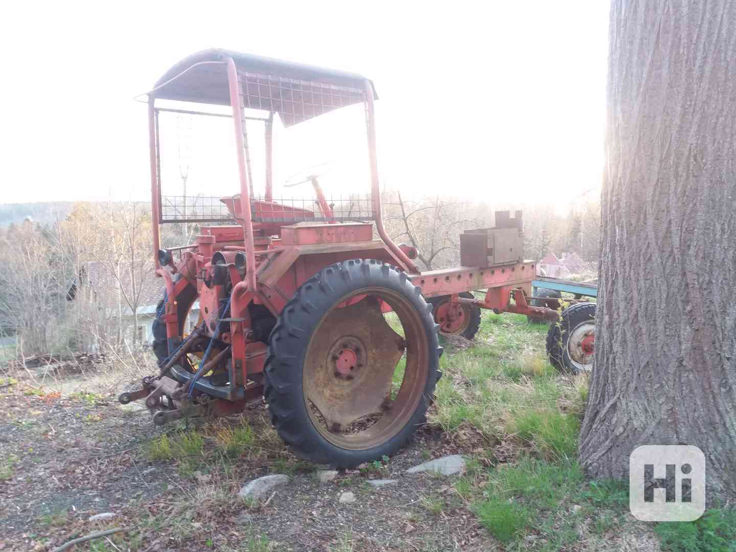 Traktor RS09 čtyř válec - foto 1