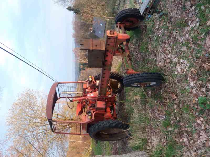 Traktor RS09 čtyř válec - foto 3