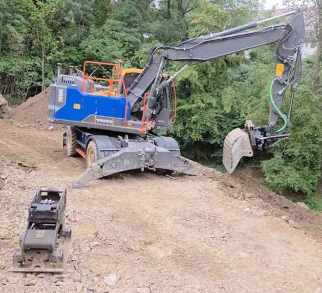 komplet! 20t bagr Volvo EW160 tilt+2D nivelace /přívěs - foto 5