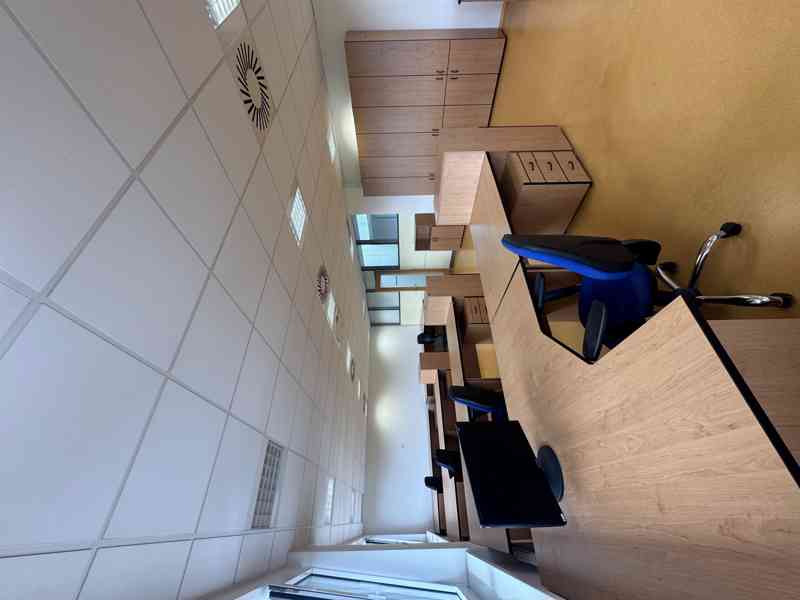 Pronájem velkého moderního komerčního prostoru v Uničově - foto 2