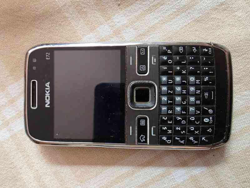 Mobilní tlačítkové telefony Nokia s Querty klávesnicí - foto 6