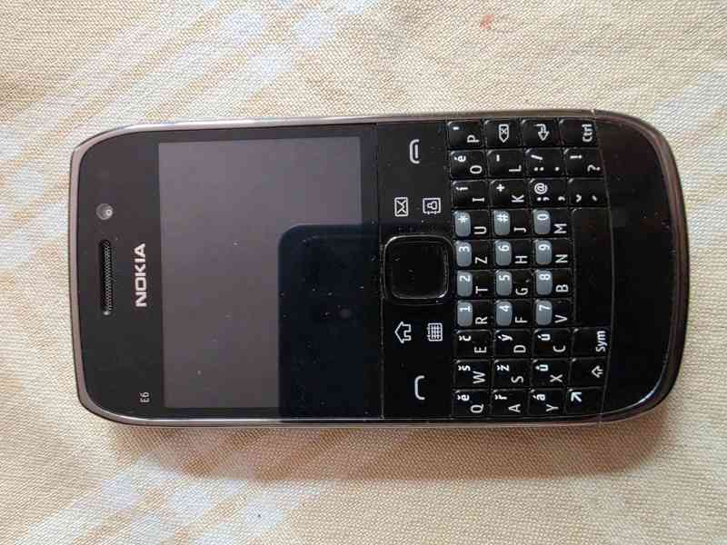 Mobilní tlačítkové telefony Nokia s Querty klávesnicí - foto 7