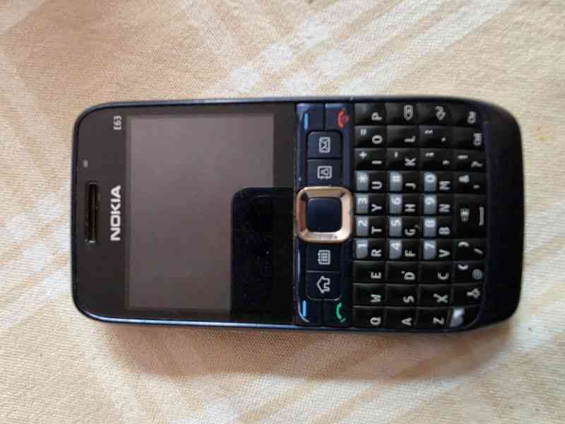 Mobilní tlačítkové telefony Nokia s Querty klávesnicí - foto 5